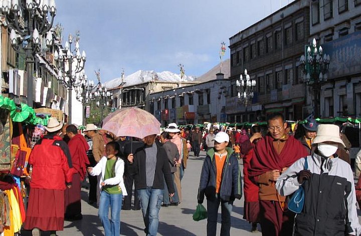 2016 - Auf dem Pilgerweg um den Jokhang Tempel - Zentral-Tibet: Land und Leute