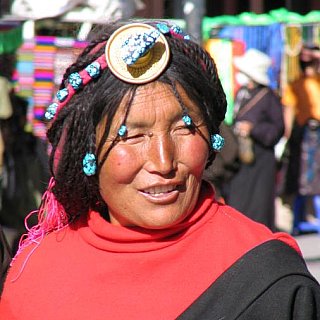 2006 - Tibeterin auf dem Barkhor - Zentral-Tibet: Land und Leute