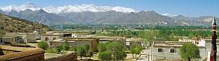 2006 - Ausblick auf Lhasa vom Sera Kloster - Zentral-Tibet: Sehensw&uuml;rdigkeiten