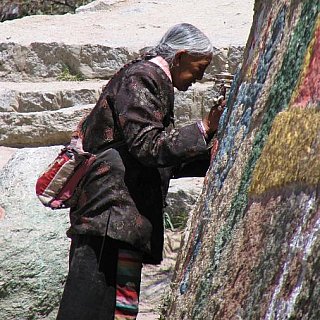 2006 - Tibeterin im Sera Kloster - Zentral-Tibet: Land und Leute