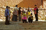 2006 - Tibetische Pilger im Ganden Kloster - Zentral-Tibet: Land und Leute