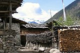 2006 - Urige tibetische H&auml;user in Tsmogo Village - Zentral-Tibet: Land und Leute