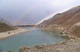 2006 --Doppelter Regenbogen &uuml;ber dem Yarlung Tsangpo - Zentral-Tibet: Landschaft