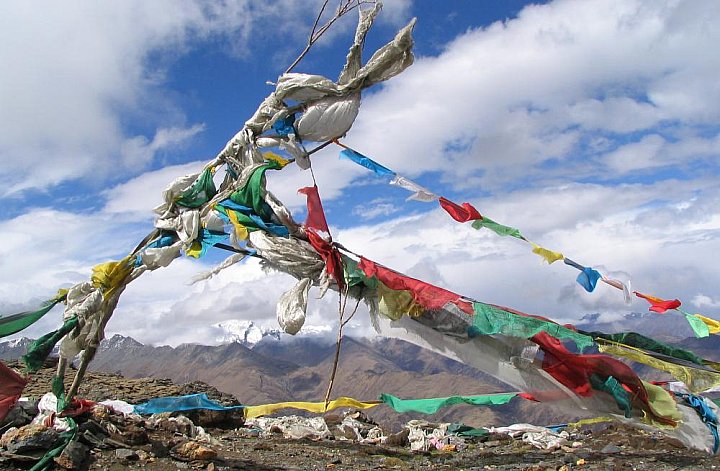 2006 - Gebetsfahnen auf dem Yardo Drak La-Pass - Zentral-Tibet: Landschaft