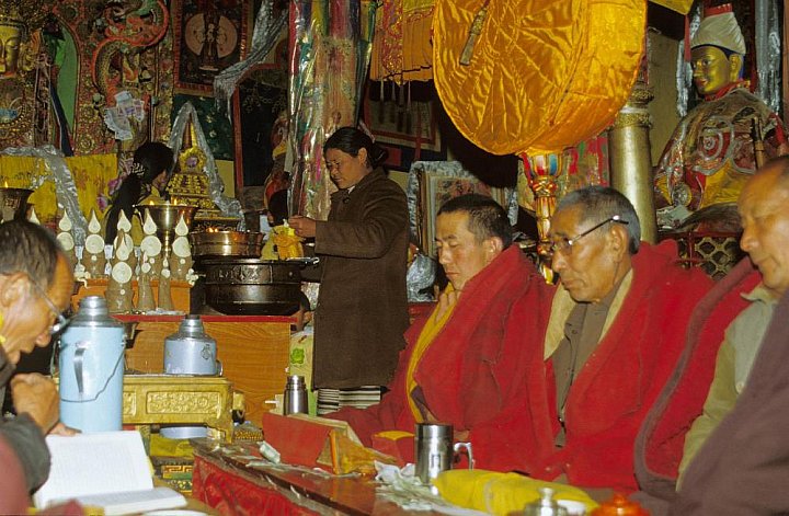 2006 - Puja im Yumu Lhakhang bei Tsetang - Zentral-Tibet: Land und Leute