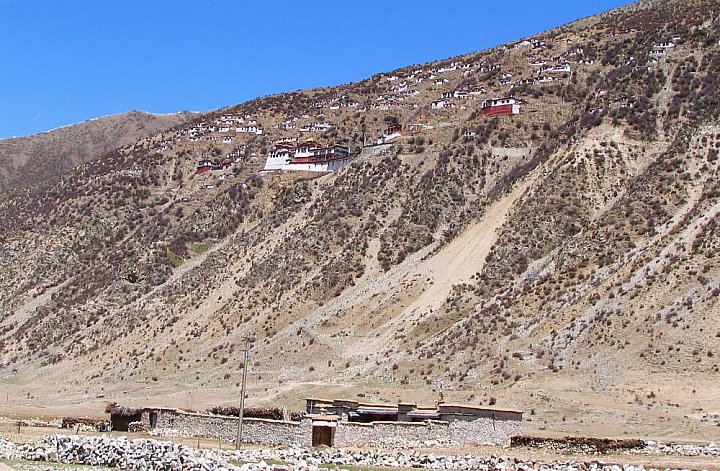 2006 - Drigung-Kloster am Berghang - Zentral-Tibet: Sehensw&uuml;rdigkeiten