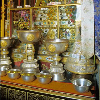 2006 - Wasserkelche im Reting Kloster - Zentral-Tibet: Sehensw&uuml;rdigkeiten
