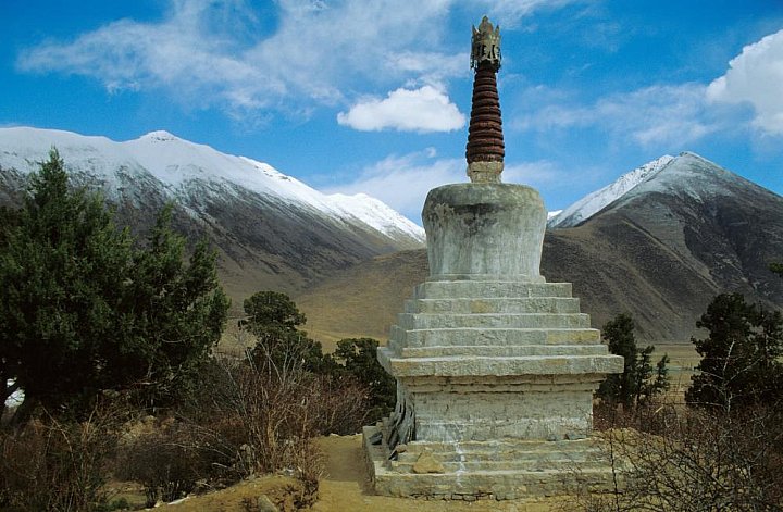 2006 - Chorten beim Reting Kloster - Zentral-Tibet: Landschaft