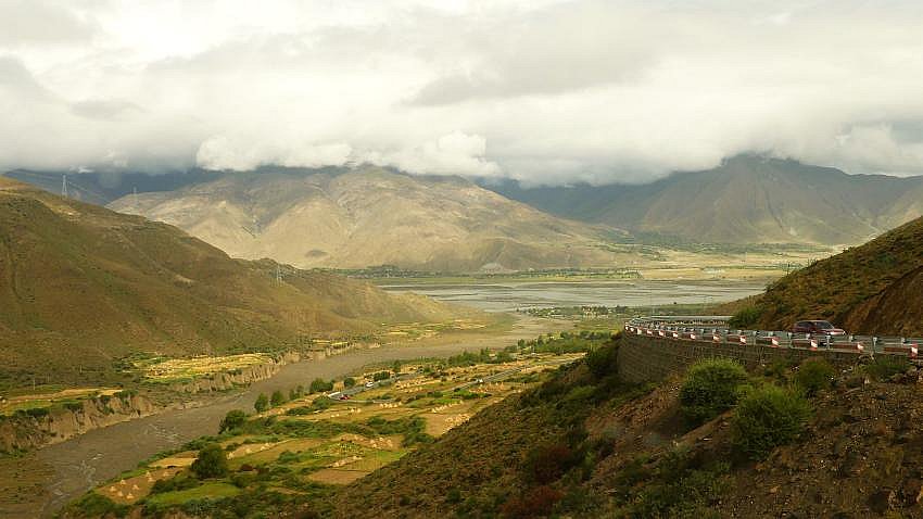 Hinauf auf den Kamba La Pass - Zentral-Tibet: Landschaft