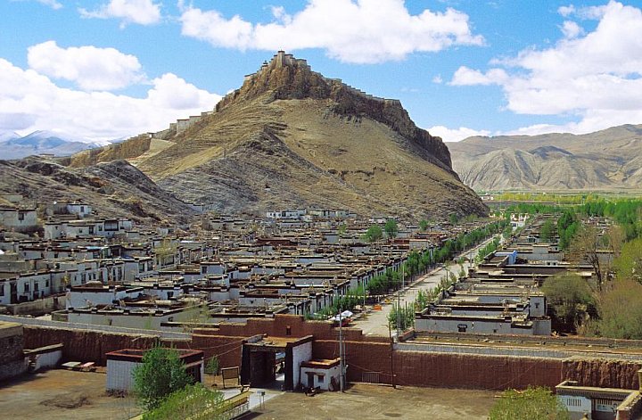 2006 - Blick &uuml;ber Gyantse - Zentral-Tibet: Sehensw&uuml;rdigkeiten