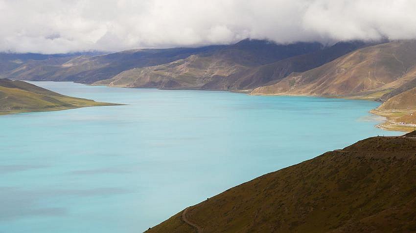 Blick auf den Yamdrok See - Zentral-Tibet: Landschaft