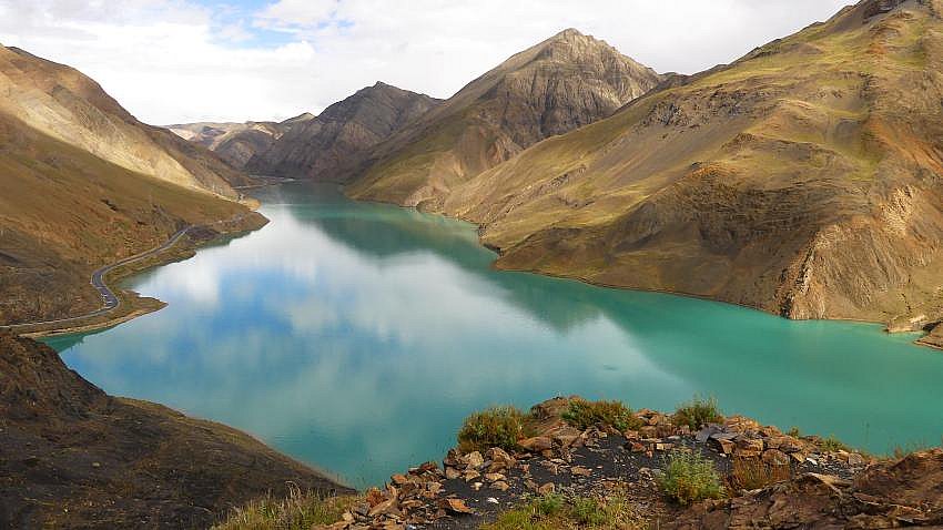 Stausee etwa 50 km vor Gyantse - Zentral-Tibet: Landschaft