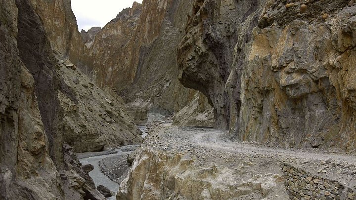 Stra&szlig;e von Lamayuru nach Padum - Ladakh: Landschaft