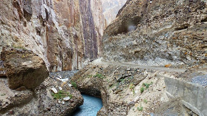 Wilde Felsenschlucht - Ladakh: Landschaft