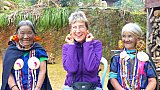 Gruppenfoto mit Daw Yaw Hting.und ihrer Freundin in Mindat - West-Myanmar: Land und Leute