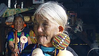 Daw Yaw Hting.in Ihrem Haus. - West-Myanmar: Land und Leute