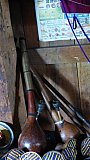 Wasserpfeifen und Ohrstecker im privaten Chin-Museum - West-Myanmar: Land und Leute
