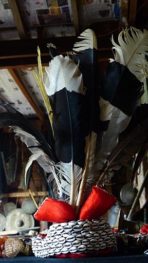 Traditioneller Kopfschmuck der Chin-M&auml;nner  im Museum in Mindat - West-Myanmar: Land und Leute