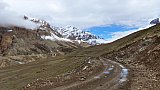 Stra&szlig;e zum 5.000 m hohen Senge La Pass - Ladakh: Landschaft