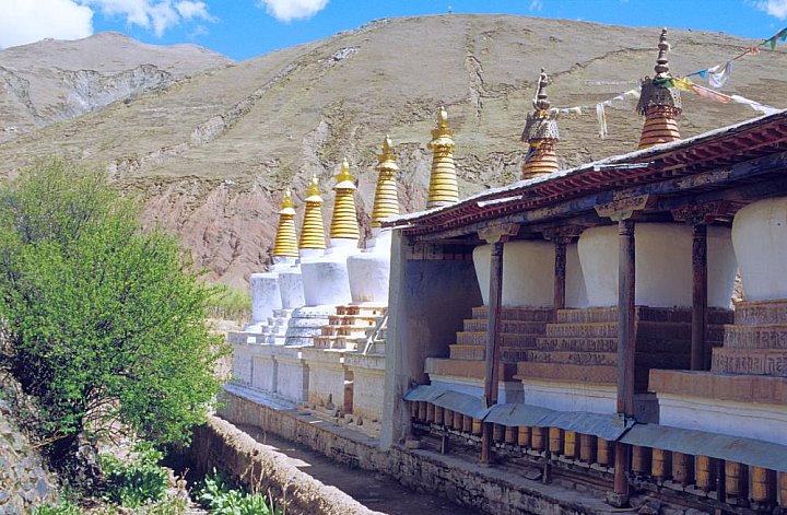 2006 - Chorten beim Ngor Kloster - Zentral-Tibet: Sehensw&uuml;rdigkeiten