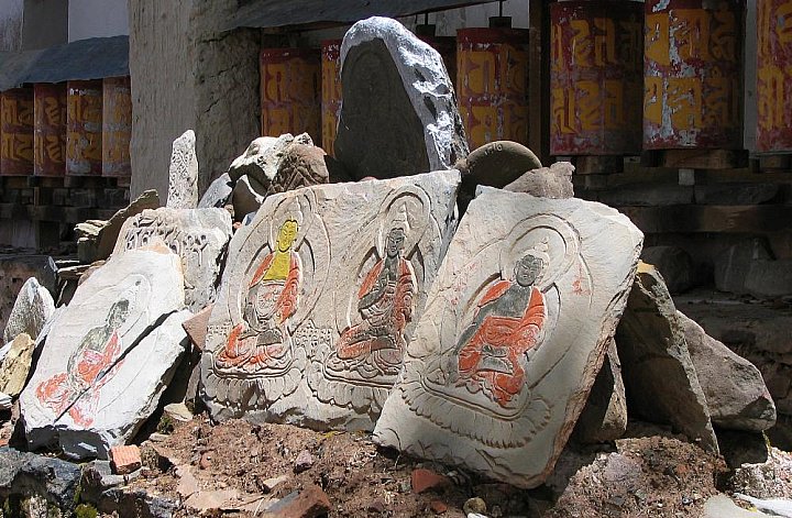 2006 - Mani-Mauer beim Ngor Kloster - Zentral-Tibet: Sehensw&uuml;rdigkeiten