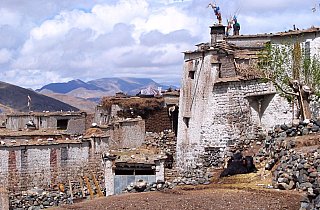 2006 - Die H&auml;user von Ngor Village - Zentral-Tibet: Land und Leute