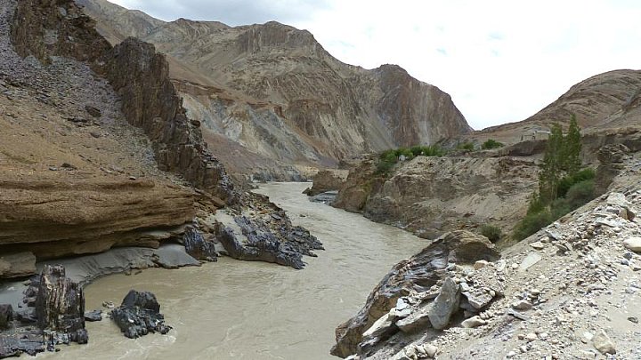 Wilder Zansar-Flu&szlig; - Ladakh: Landschaft