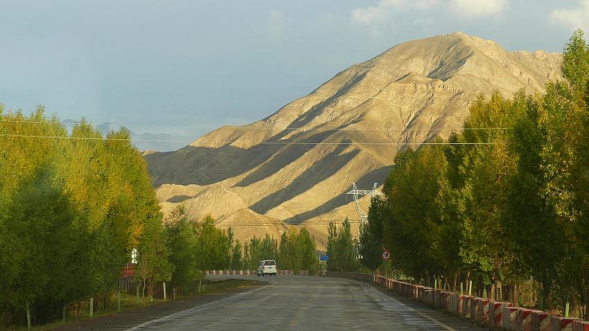 Morgenlicht &uuml;ber den Bergen - Zentral-Tibet: Landschaft