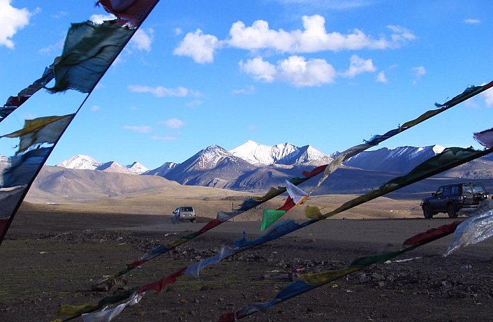 2006 - Gebetsfahnen auf dem Lhakpa La-Pass - Zentral-Tibet: Landschaft