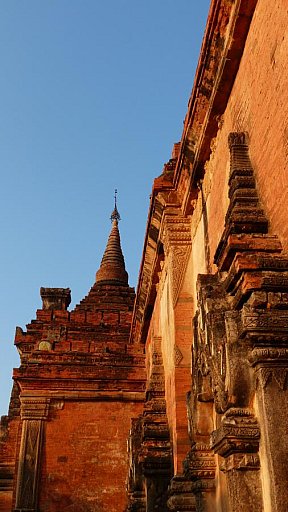Eingangstor zum Htilominlo Tempel in Bagan - Zentral-Myanmar: Sehensw&uuml;rdigkeiten