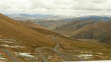 Serpentinen auf den Pang La Pass - Zentral-Tibet: Landschaft