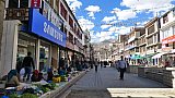 Einkaufsstra&szlig;e in Leh - Ladakh: Land-und-Leute