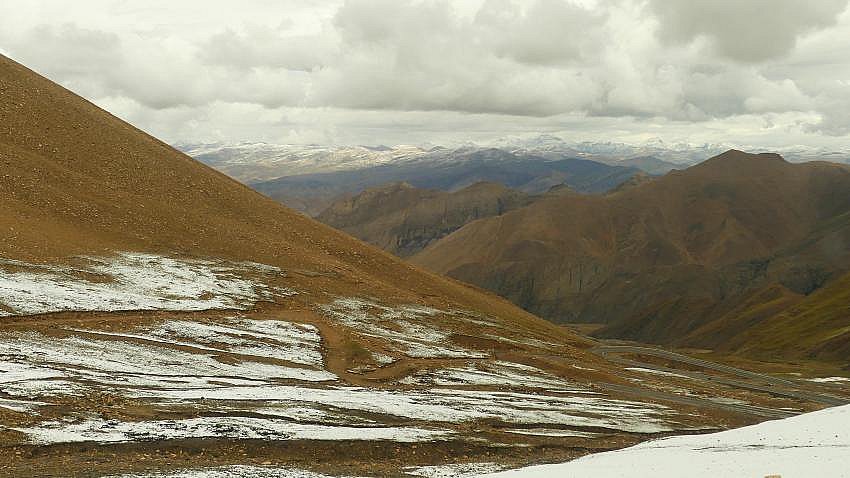 Schnee kurz vor dem Pass - Zentral-Tibet: Landschaft