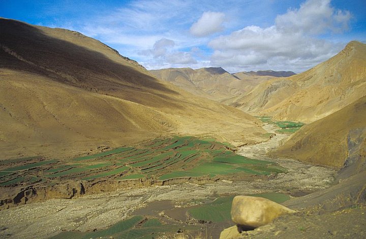2006 - Terassenfelder auf dem Weg zum Mt. Everest - Zentral-Tibet: Landschaft