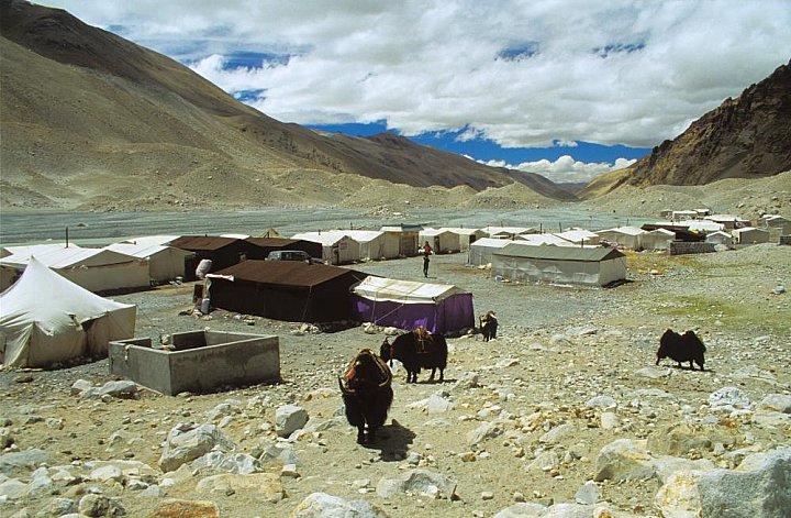2006 - Touristen Basecamp Mt. Everest in Tibet - Zentral-Tibet: Landschaft