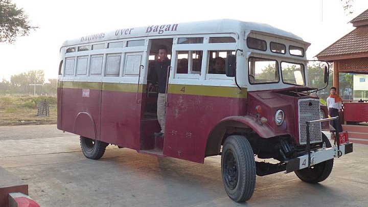 Abholung mit dem Bus zur Ballonfahrt - Myanmar - Blog