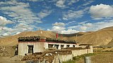 Tibetisches Haus am Wegesrand - Zentral-Tibet: Land und Leute