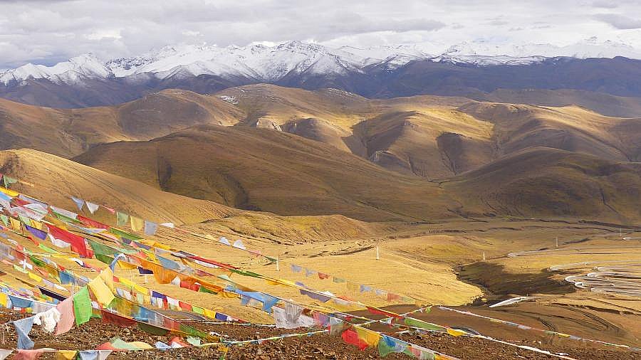 Spiel von Licht und Farben &uuml;ber den Vorbergen des Himalaya - Zentral-Tibet: Landschaft
