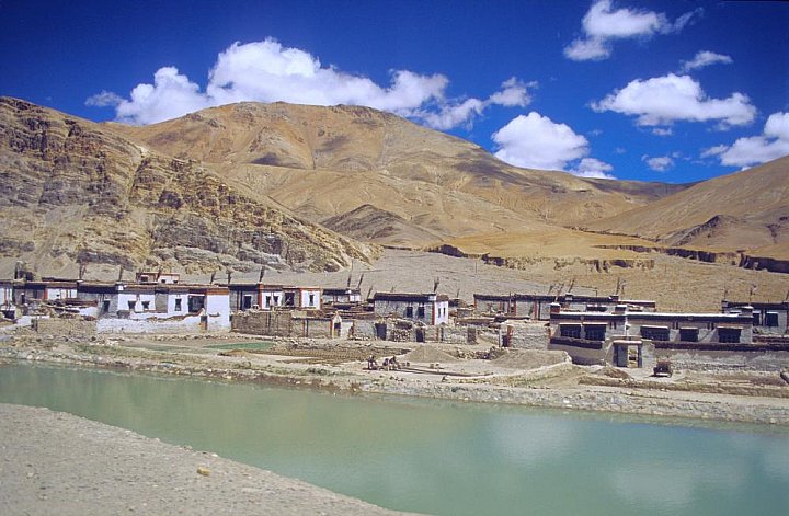 2006 - Tibetisches Dorf am Fluss - Zentral-Tibet: Landschaft