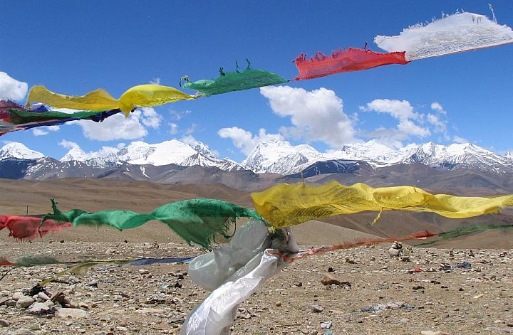 2006 - Gebetsfahnen auf dem Thong La-Pass - Zentral-Tibet: Landschaft