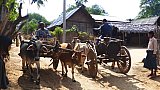 Uriges traditionelles Dorf bei Bagan - Zentral-Myanmar: Land und Leute