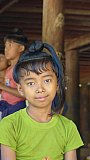 M&auml;dchen im Dorf bei Bagan - Zentral-Myanmar: Land und Leute