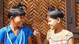 M&auml;dchen im Dorf bei Bagan - Zentral-Myanmar: Land und Leute