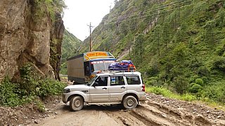 2019 - Matschige Piste im Langtang-Gebiet - Helambu-Langtang: Landschaft