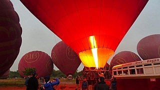 Vorbereitungen f&uuml;r Ballonfahrt - Zentral-Myanmar: Sehensw&uuml;rdigkeiten
