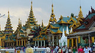 Rundgang um die Shwedagon Pagode in Yangon - Zentral-Myanmar: Sehensw&uuml;rdigkeiten