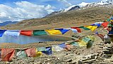 Flatternde Gebetsfahnen am Tso Moriri - Ladakh: Landschaft