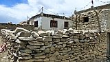 H&auml;user und Gebetsfahnen - Ladakh: Land-und-Leute