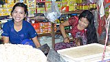 Kleiner Verkaufsstand auf dem Gro&szlig;stand - Zentral-Myanmar: Land und Leute