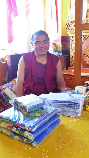 Segnung von Gebetsfahnen - Ladakh: Land-und-Leute